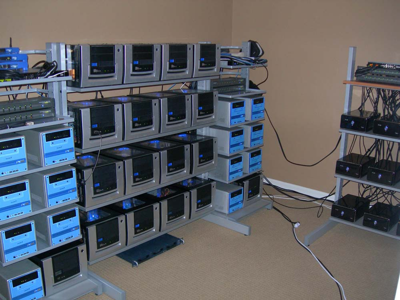 Illustration for article titled World of Warcraft Addict Constructs Massive 47 PC Setup